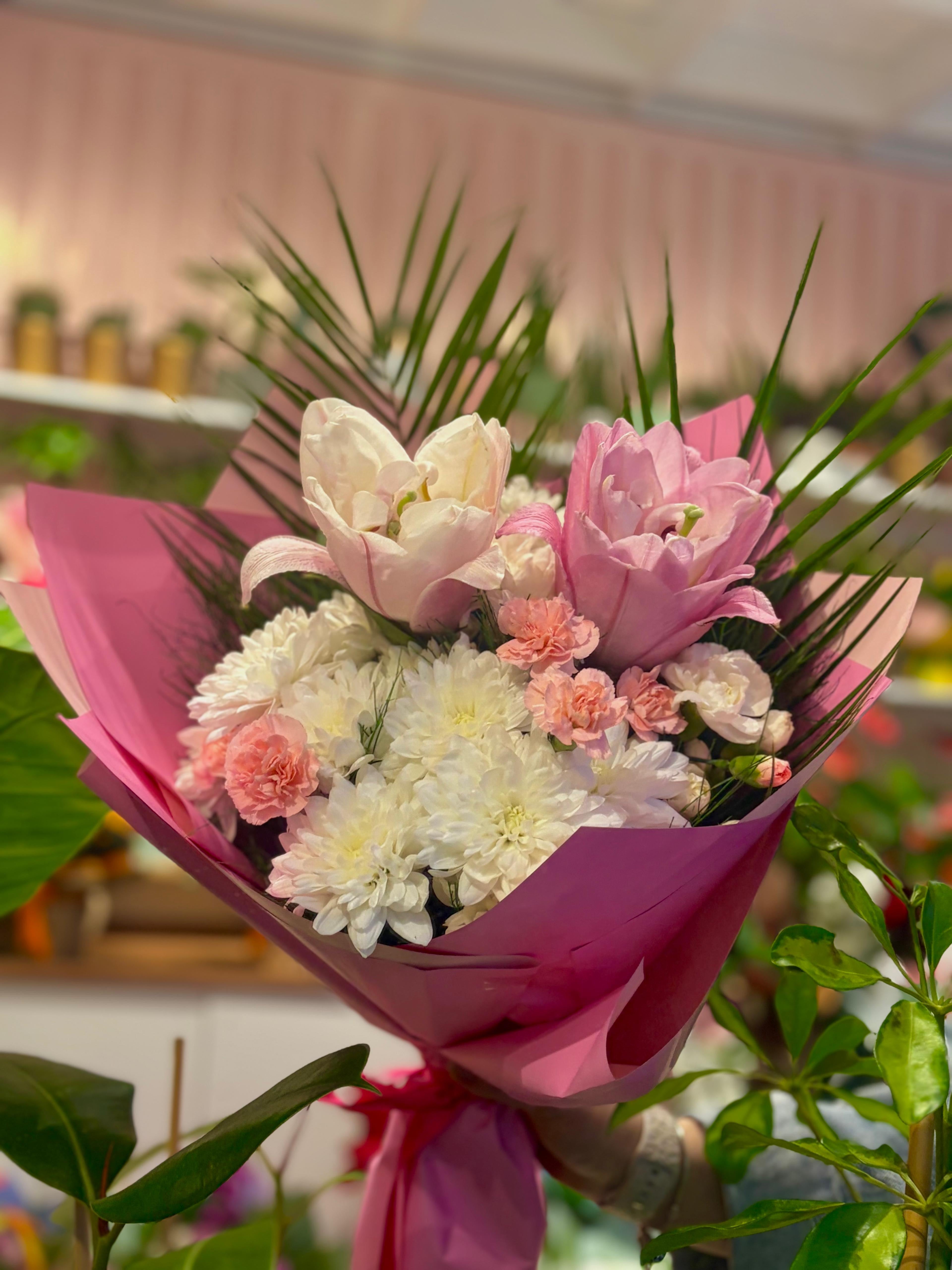 Premium pembe lilyum buketi