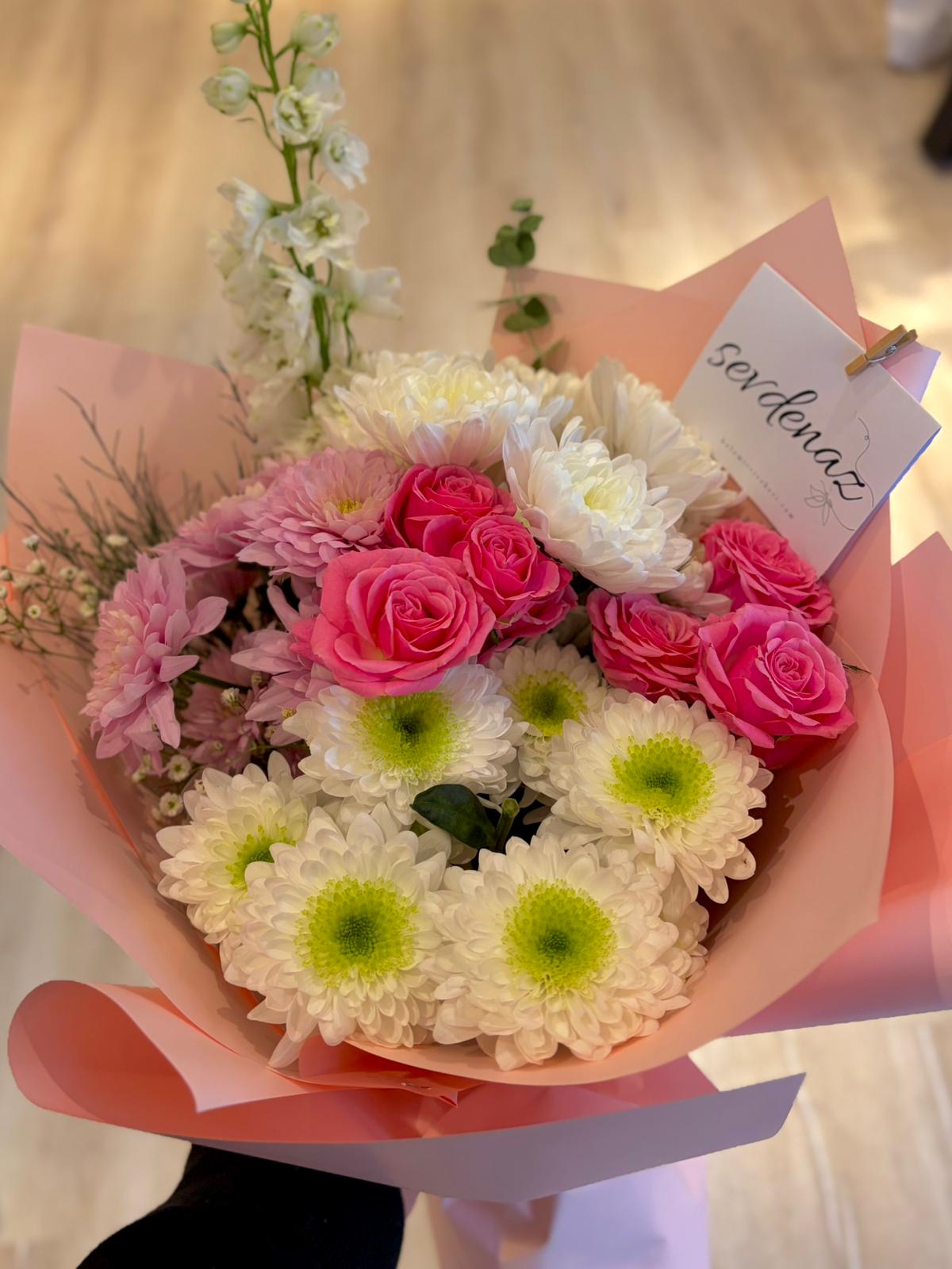 Baltica ve Pembe Gül Buketi