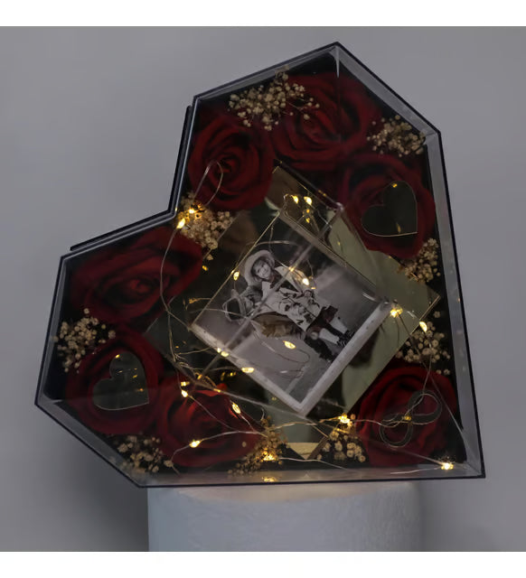 Kalp Tasarımlı Gül Detaylı Led Işıklı Çerçeve